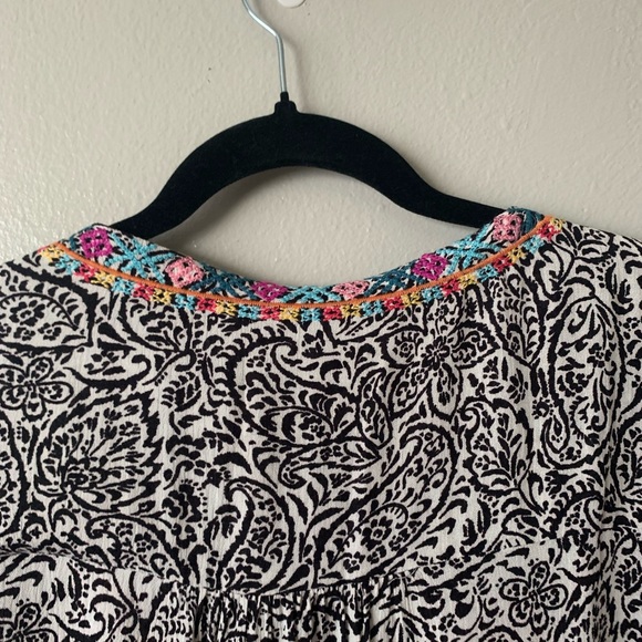 Women’s Blouse Savanna Jane. Size L. Black & White. Flowers Embroidered. - Picture 5 of 9